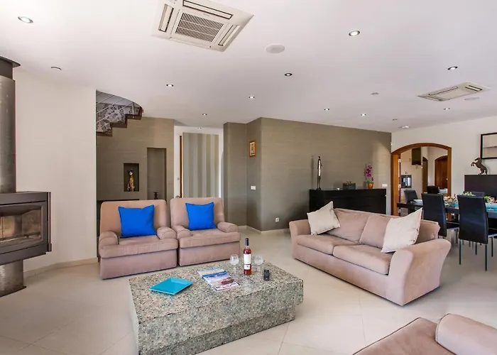 Villa Karlia By
